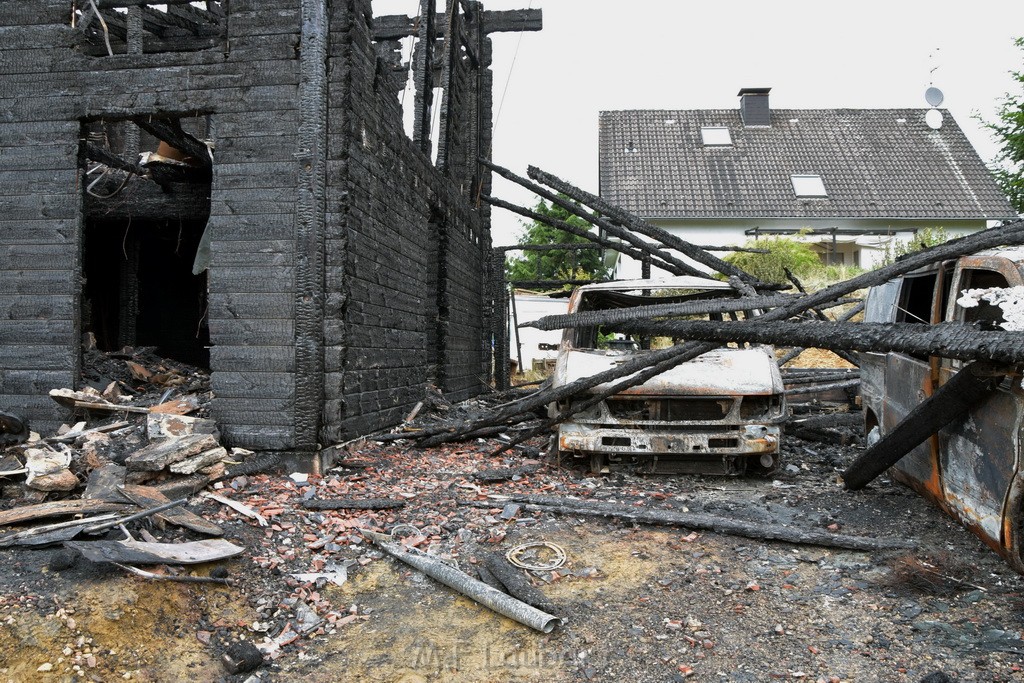 Schwerer Brand in Einfamilien Haus Roesrath Rambruecken P123.JPG - Miklos Laubert